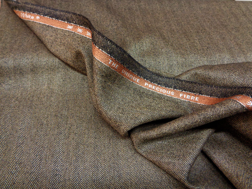 DORMEUIL KIRGYZ SPIGATO NOCCIOLA (1)