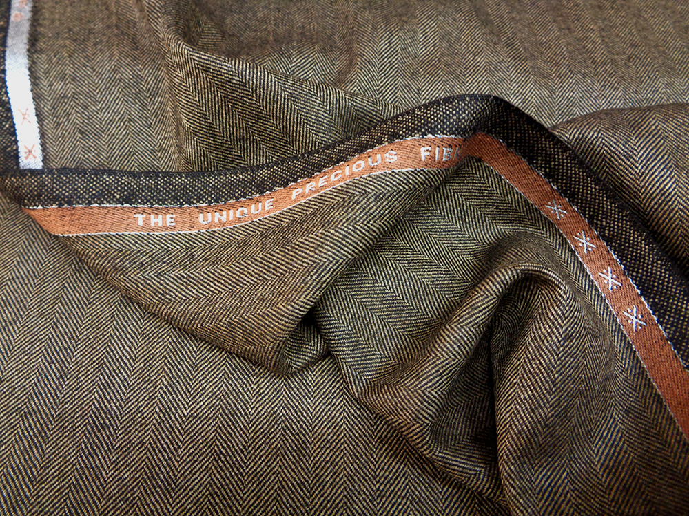 DORMEUIL KIRGYZ SPIGATO NOCCIOLA (3)