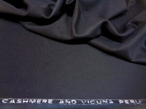 VICUNA AND CASHMERE V. 26 BLUE
